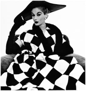woman-harlequin-dress-lisa-fonssagrives-1950-irving-pennb