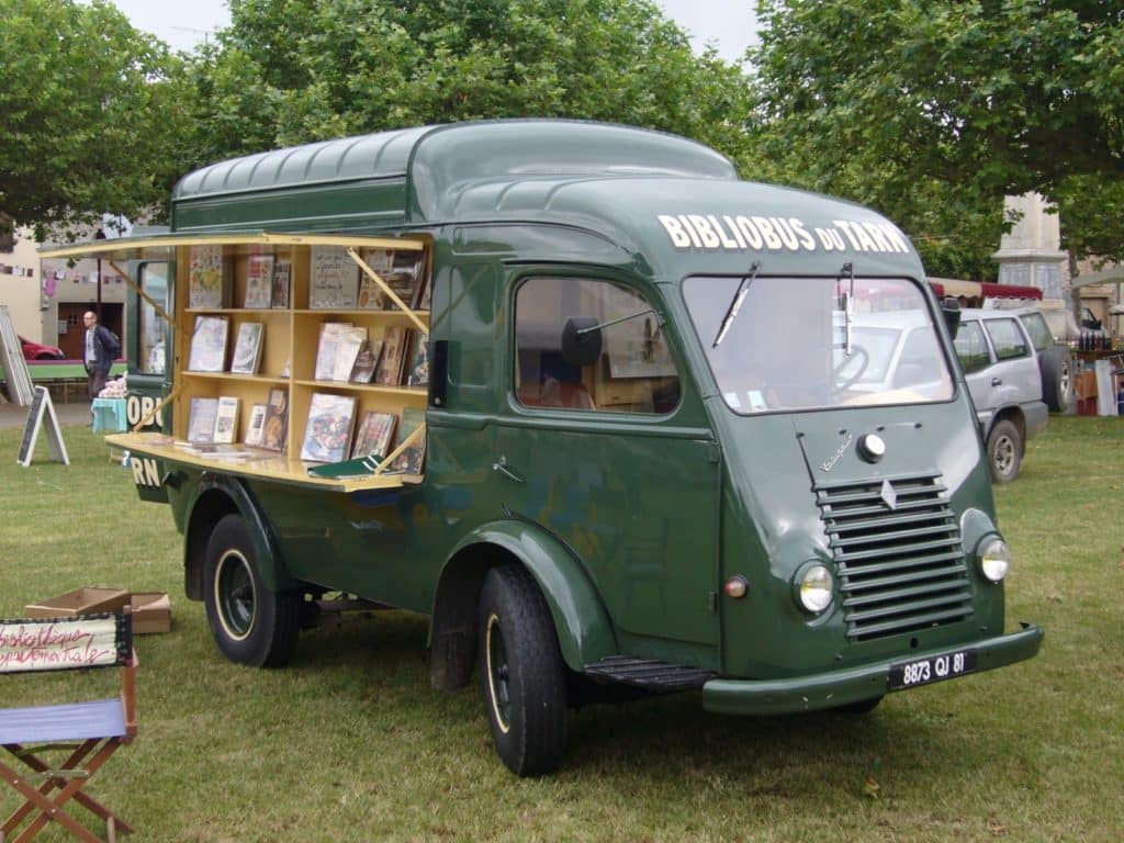 Le vieux bibliobus Renault (Tarn)